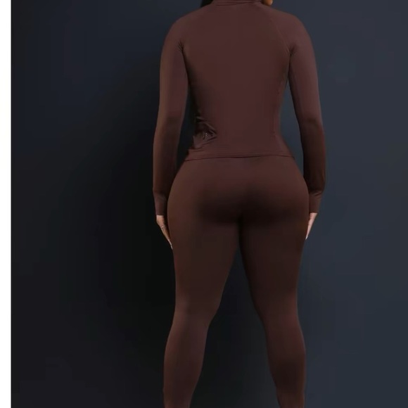 Easy Fit Athletic Set - Picture 4 of 4